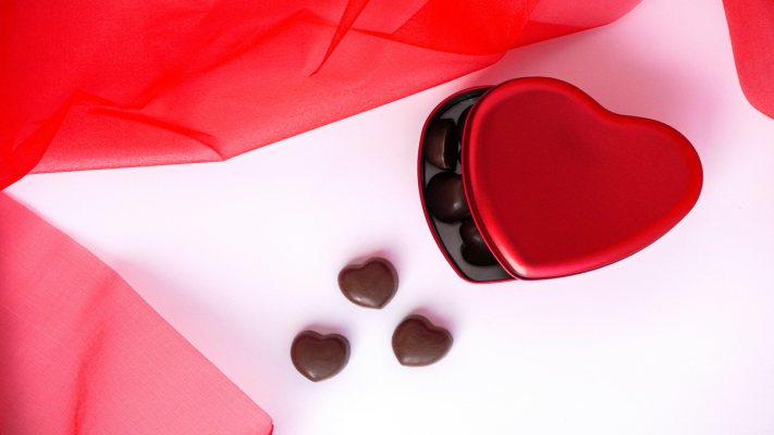 How to Use a Chocolate Heart Mold