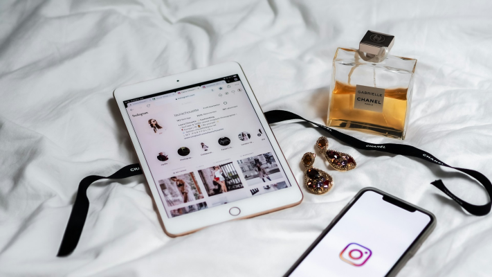 Reviews of Fashion and Entertainment Websites