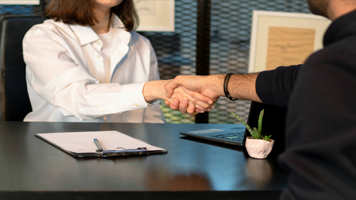 Tips for Negotiating a Travel Nurse Contract